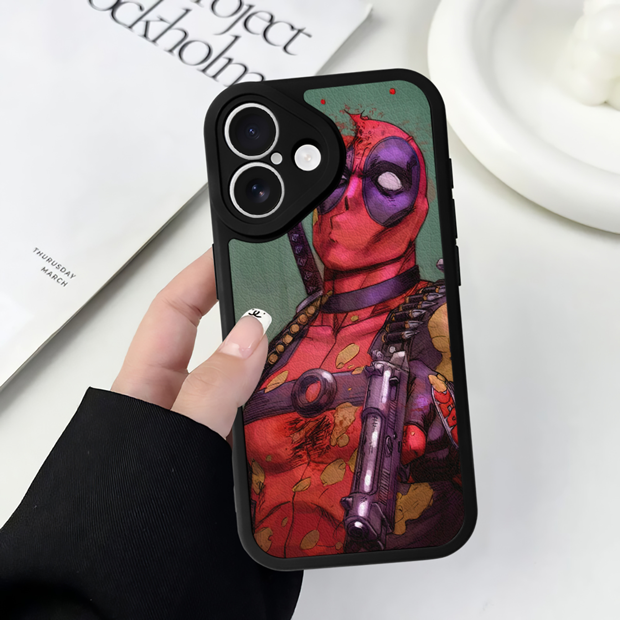 （画像用） Deadpool デッドプール 【iPhone 16シリーズ対応】シリコンスマホケース（レザー調） 材質：シリコン